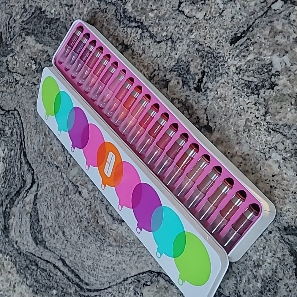 Clinique Chubbettes RARE Lip Set - Picture 11 of 16